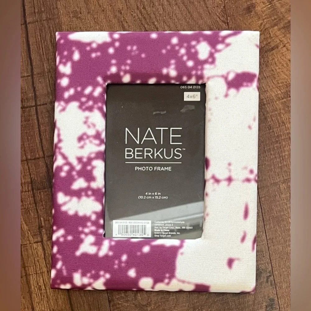 6 brand new Nate berkus quilted marble design picture frames 4”x6”